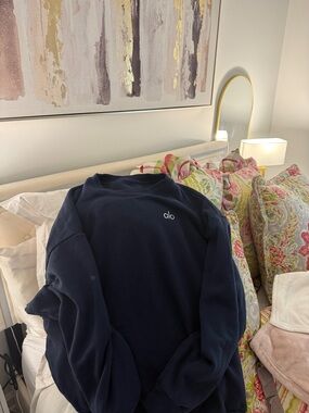 ALO Yoga Navy Crewneck Sweatshirt